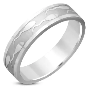 Stalowy pierścionek – lśniąca powierzchnia, wyryty motyw kijanek, 6 mm - Rozmiar : 55