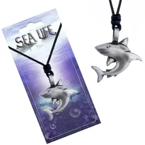 Naszyjnik z metalową zawieszką - rekin z wygiętą płetwą