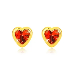 Kolczyki z żółtego 14K złota - czerwona cyrkonia, gładka oprawa w kształcie serca, sztyfty