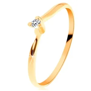 Błyszczący pierścionek z żółtego 14K złota - przezroczysty wyszlifowany diament, cienkie ramiona - Rozmiar : 50