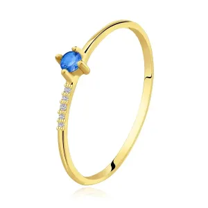 Delikatny pierścionek z żółtego 14K złota - niebieska cyrkonia, linia przezroczystych cyrkonii - Rozmiar : 49