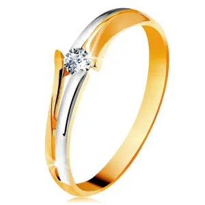 Diamentowy złoty pierścionek 585, błyszczący bezbarwny brylant, rozdzielone dwukolorowe ramiona - Rozmiar : 49