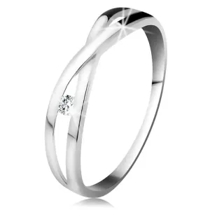 Pierścionek z białego złota 585 - okragły diament bezbarwnego koloru, rozdzielone skrzyżowane ramiona - Rozmiar : 52